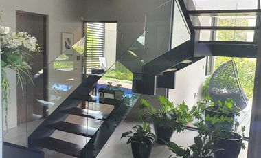 Venta de Casa en El Campanario, Golf,4 recámaras con baño, alberca y gran jardín