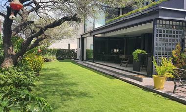 Venta de Casa en El Campanario, Golf,4 recámaras con baño, alberca y gran jardín