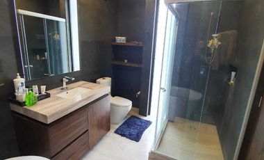 Venta de Casa en El Campanario, Golf,4 recámaras con baño, alberca y gran jardín