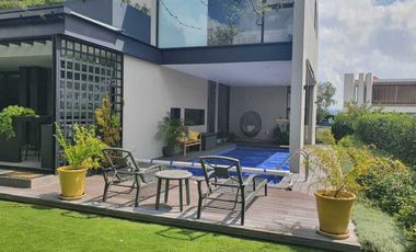 Venta de Casa en El Campanario, Golf,4 recámaras con baño, alberca y gran jardín
