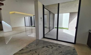Venta de casa en Querétaro, Lomas del Campanario Norte con 4 recámaras 4 baños