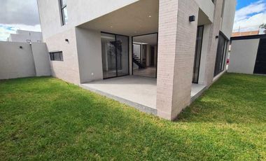 Venta de casa en Querétaro, Lomas del Campanario Norte con 4 recámaras 4 baños