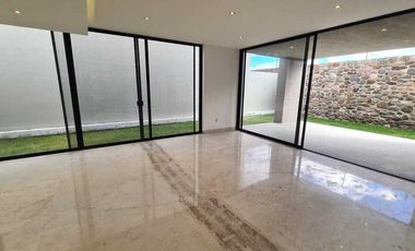 Venta de casa en Querétaro, Lomas del Campanario Norte con 4 recámaras 4 baños