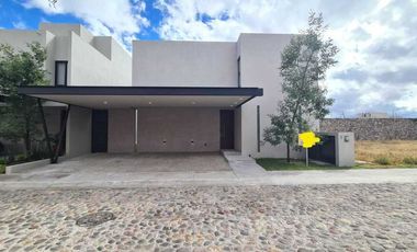 Venta de casa en Querétaro, Lomas del Campanario Norte con 4 recámaras 4 baños