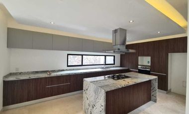 Venta de casa en Querétaro, Lomas del Campanario Norte con 4 recámaras 4 baños