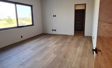 Venta de Casa en Querétaro, dentro del Club de Golf Campanario, 4 recámaras
