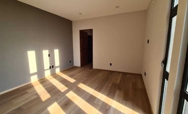 Venta de Casa en Querétaro, dentro del Club de Golf Campanario, 4 recámaras