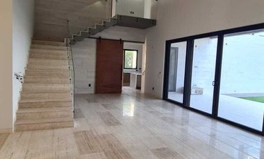 Venta de Casa en Querétaro, dentro del Club de Golf Campanario, 4 recámaras