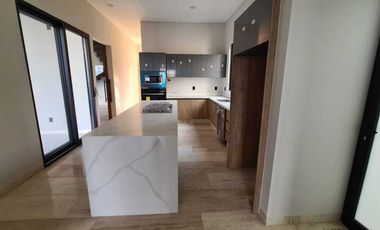Venta de Casa en Querétaro, dentro del Club de Golf Campanario, 4 recámaras