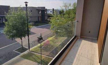 Venta de Casa en Querétaro, dentro del Club de Golf Campanario, 4 recámaras