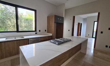 Venta de Casa en Querétaro, dentro del Club de Golf Campanario, 4 recámaras