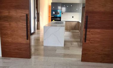 Venta de Casa en Querétaro, dentro del Club de Golf Campanario, 4 recámaras