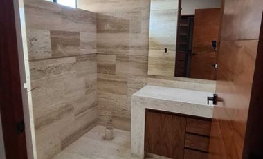 Venta de Casa en Querétaro, dentro del Club de Golf Campanario, 4 recámaras