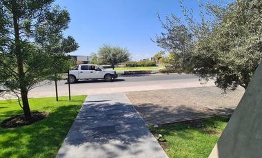 Venta de Casa en Querétaro, dentro del Club de Golf Campanario, alberca domotica