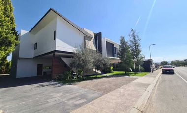 Venta de Casa en Querétaro, dentro del Club de Golf Campanario, alberca domotica