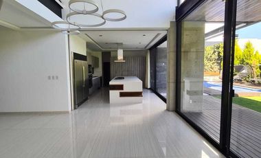Venta de Casa en Querétaro, dentro del Club de Golf Campanario, alberca domotica