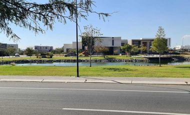 Venta de Casa en Querétaro, dentro del Club de Golf Campanario, alberca domotica