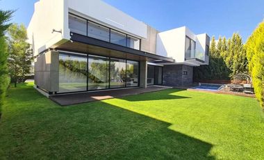 Venta de Casa en Querétaro, dentro del Club de Golf Campanario, alberca domotica