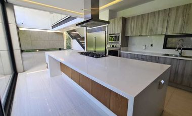 Venta de Casa en Querétaro, dentro del Club de Golf Campanario, alberca domotica