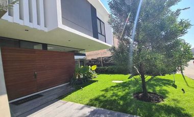 Venta de Casa en Querétaro, dentro del Club de Golf Campanario, alberca domotica
