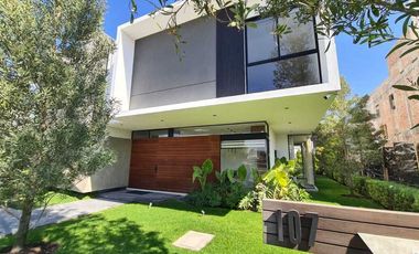 Venta de Casa en Querétaro, dentro del Club de Golf Campanario, alberca domotica