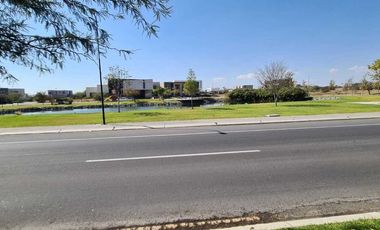 Venta de Casa en Querétaro, dentro del Club de Golf Campanario, alberca domotica