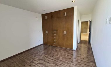 Venta de Casa en Querétaro, dentro del Club de Golf Campanario, alberca domotica
