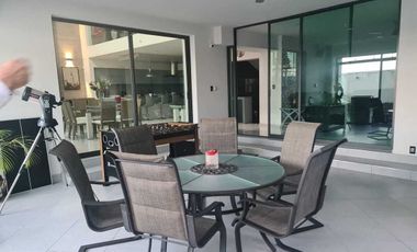 Venta de Casa en Querétaro, Corregidora, Vista Real, Club Hípico, alberca propia