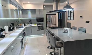 Venta de Casa en Querétaro, Corregidora, Vista Real, Club Hípico, alberca propia