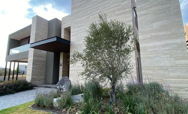 Venta de Casa en Querétaro, dentro del Club de Golf Campanario, 5 recámaras