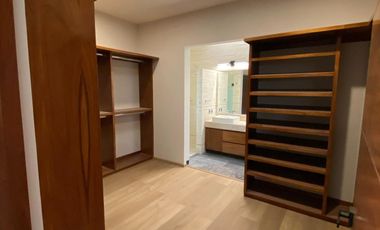 Venta de Casa en Querétaro, dentro del Club de Golf Campanario, 5 recámaras