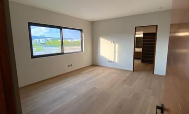 Venta de Casa en Querétaro, dentro del Club de Golf Campanario, 5 recámaras
