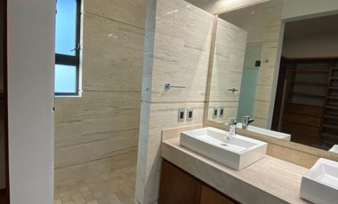 Venta de Casa en Querétaro, dentro del Club de Golf Campanario, 5 recámaras