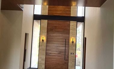 Venta de Casa en Querétaro, dentro del Club de Golf Campanario, 5 recámaras