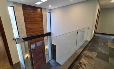 Venta de Casa en Querétaro, dentro del Club de Golf Campanario, 5 recámaras