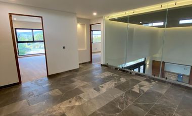 Venta de Casa en Querétaro, dentro del Club de Golf Campanario, 5 recámaras