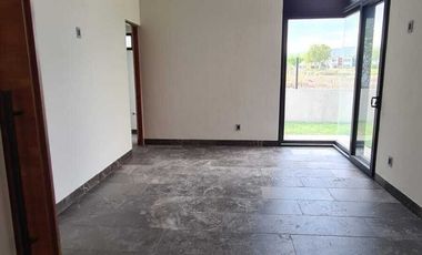 Venta de Casa en Querétaro, dentro del Club de Golf Campanario, 5 recámaras