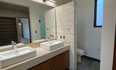 Venta de Casa en Querétaro, dentro del Club de Golf Campanario, 5 recámaras