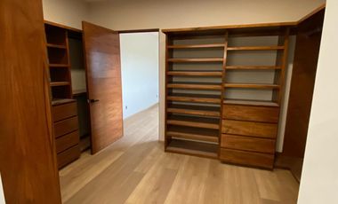 Venta de Casa en Querétaro, dentro del Club de Golf Campanario, 5 recámaras
