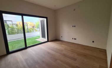 Venta de Casa en Querétaro, dentro del Club de Golf Campanario, 5 recámaras