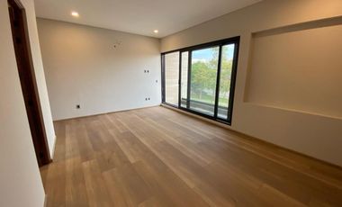 Venta de Casa en Querétaro, dentro del Club de Golf Campanario, 5 recámaras