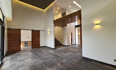 Venta de Casa en Querétaro, dentro del Club de Golf Campanario, 5 recámaras
