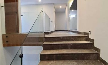 Venta de Casa en Querétaro, dentro del Club de Golf Campanario, 5 recámaras
