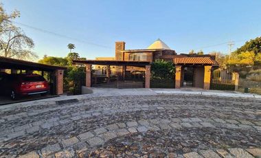 Casa en venta de una planta con 4 recámaras y enorme jardín en Vista Real, Corregidora, Querétaro