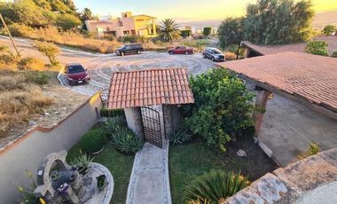 Casa en venta de una planta con 4 recámaras y enorme jardín en Vista Real, Corregidora, Querétaro
