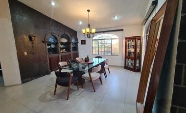 Casa en venta de una planta con 4 recámaras y enorme jardín en Vista Real, Corregidora, Querétaro
