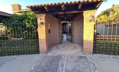 Casa en venta de una planta con 4 recámaras y enorme jardín en Vista Real, Corregidora, Querétaro