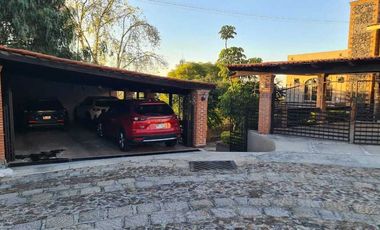 Casa en venta de una planta con 4 recámaras y enorme jardín en Vista Real, Corregidora, Querétaro