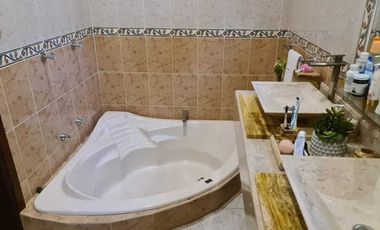 Casa en venta de una planta con 4 recámaras y enorme jardín en Vista Real, Corregidora, Querétaro