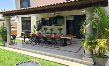 Venta de Casa en Querétaro, Villas del Mesón,  4 recámaras, 450 m2 de jardín.